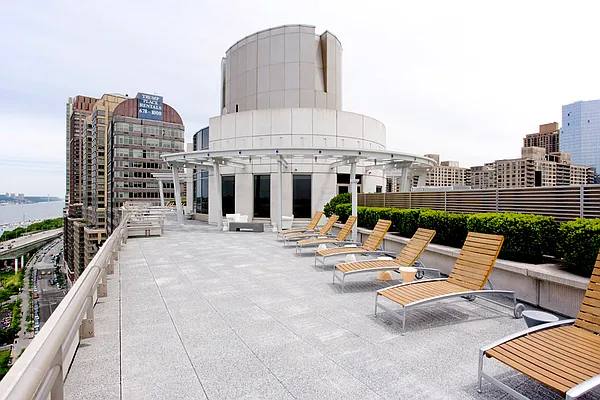 Rented by Luiman Real Estate | media 10