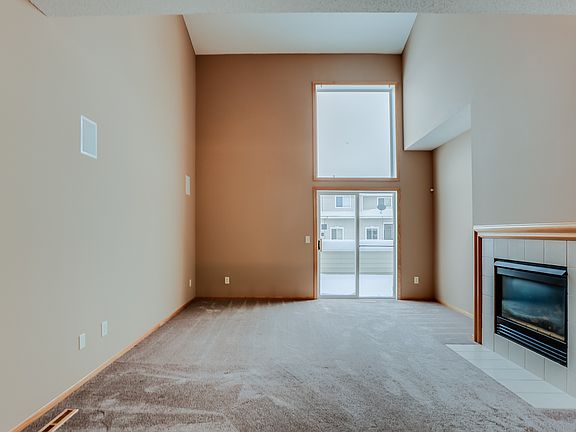 3rd image of 650 Kingfisher Ln APT J