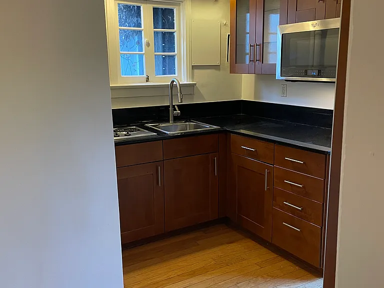 2170 N Vista Del Mar Ave — Photo 8