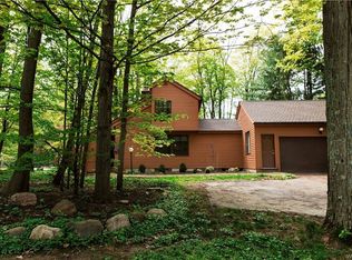 28 Swallow Ln, Orchard Park, NY 14127