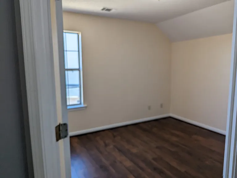 705 Dover Ct — Photo 21