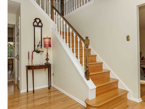 2nd image of 402 Parkview Way
