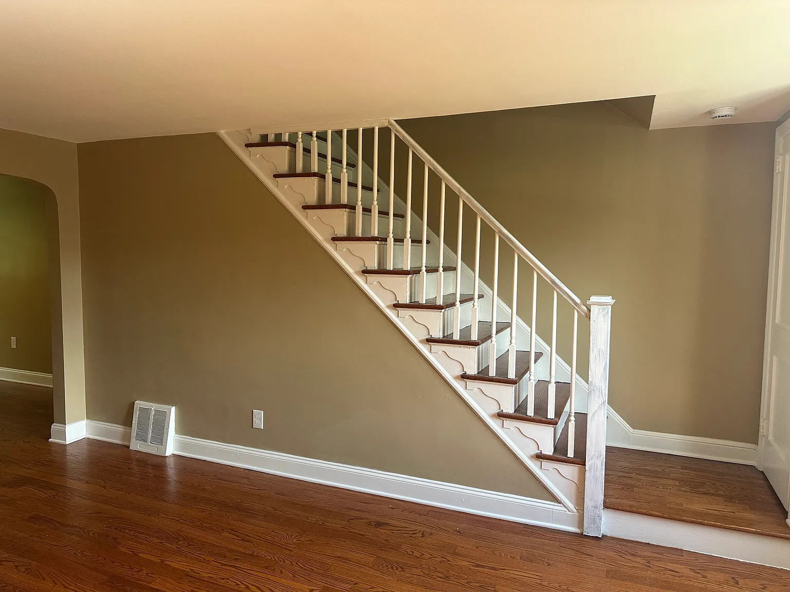 3 bed, 1120 sqft, $2,300 — Photo 4