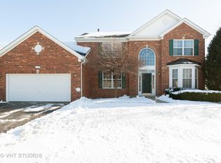 245 Meadowlark Cir, Lindenhurst, IL 60046