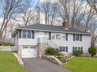 9 Devonshire Dr, Darien, CT 06820