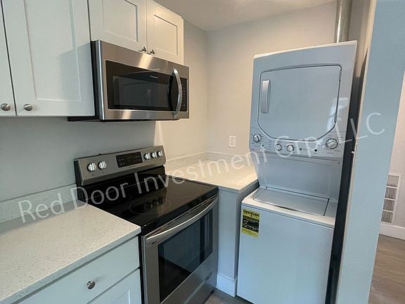 2nd image of 1613 Illinois St Unit 4
