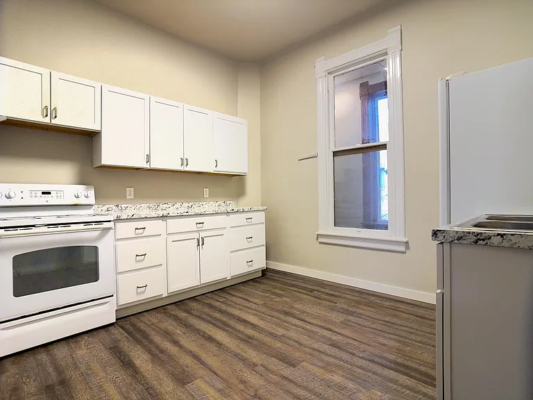 101 N Mill St — Photo 3