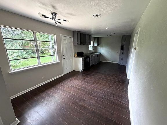 4th image of 780 Betty Ln