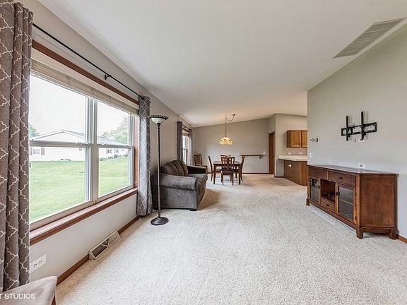 4th image of 2313 Horseshoe Ct