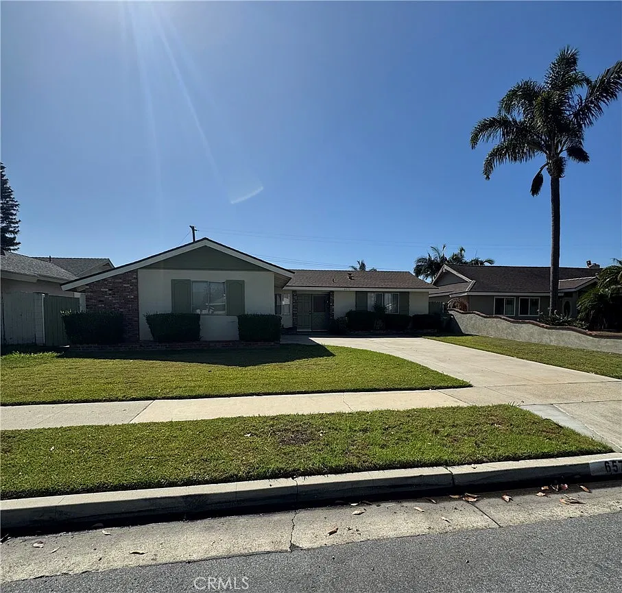 3 bed, 1133 sqft, $3,900 — Photo 2