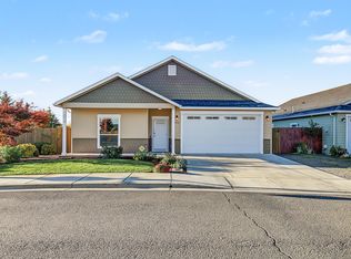 103 Greenview Dr, Eagle Point, OR 97524