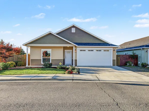 103 Greenview Dr, Eagle Point, OR 97524