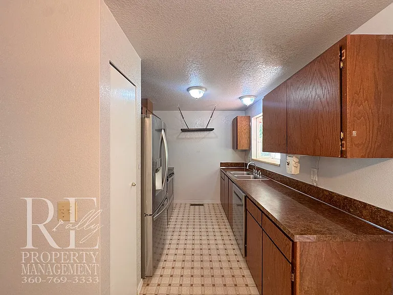 7611 Oak Park Dr NW — Photo 8