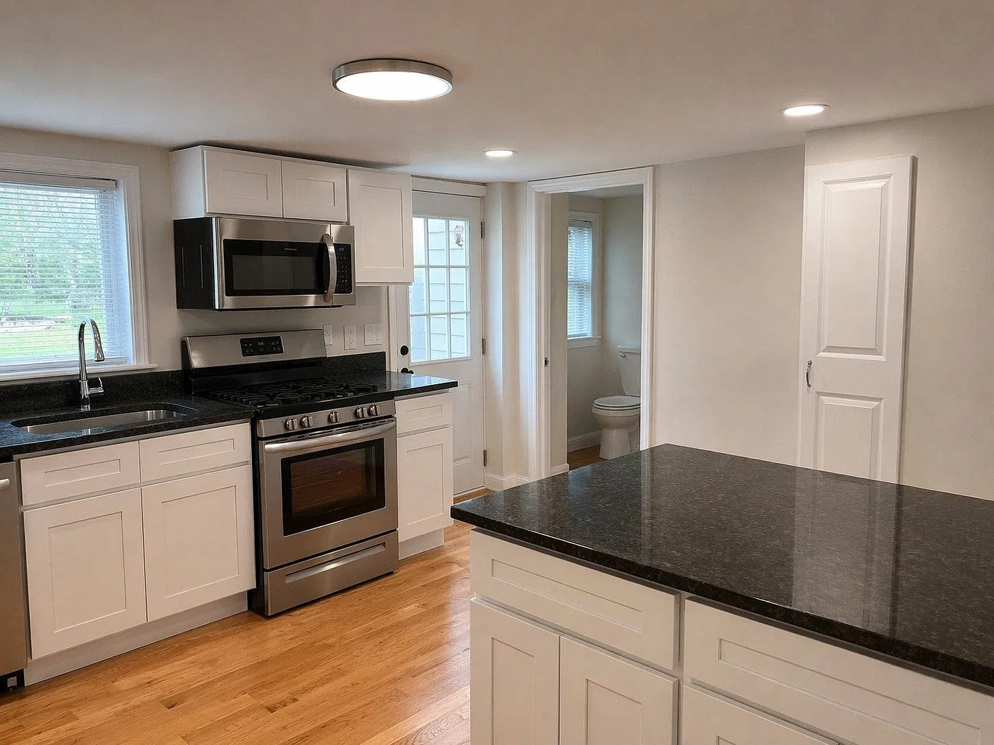 2 bed, 2000 sqft, $3,000 — Photo 4