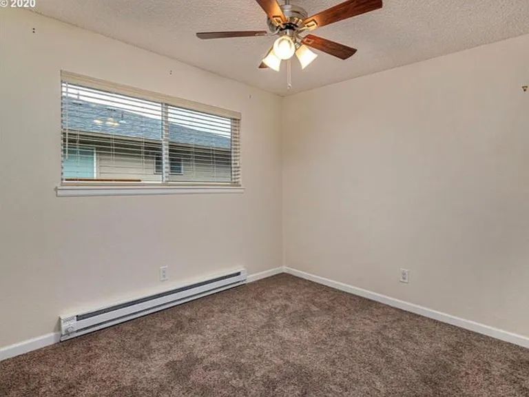 1440 NE Paropa Ct — Photo 21