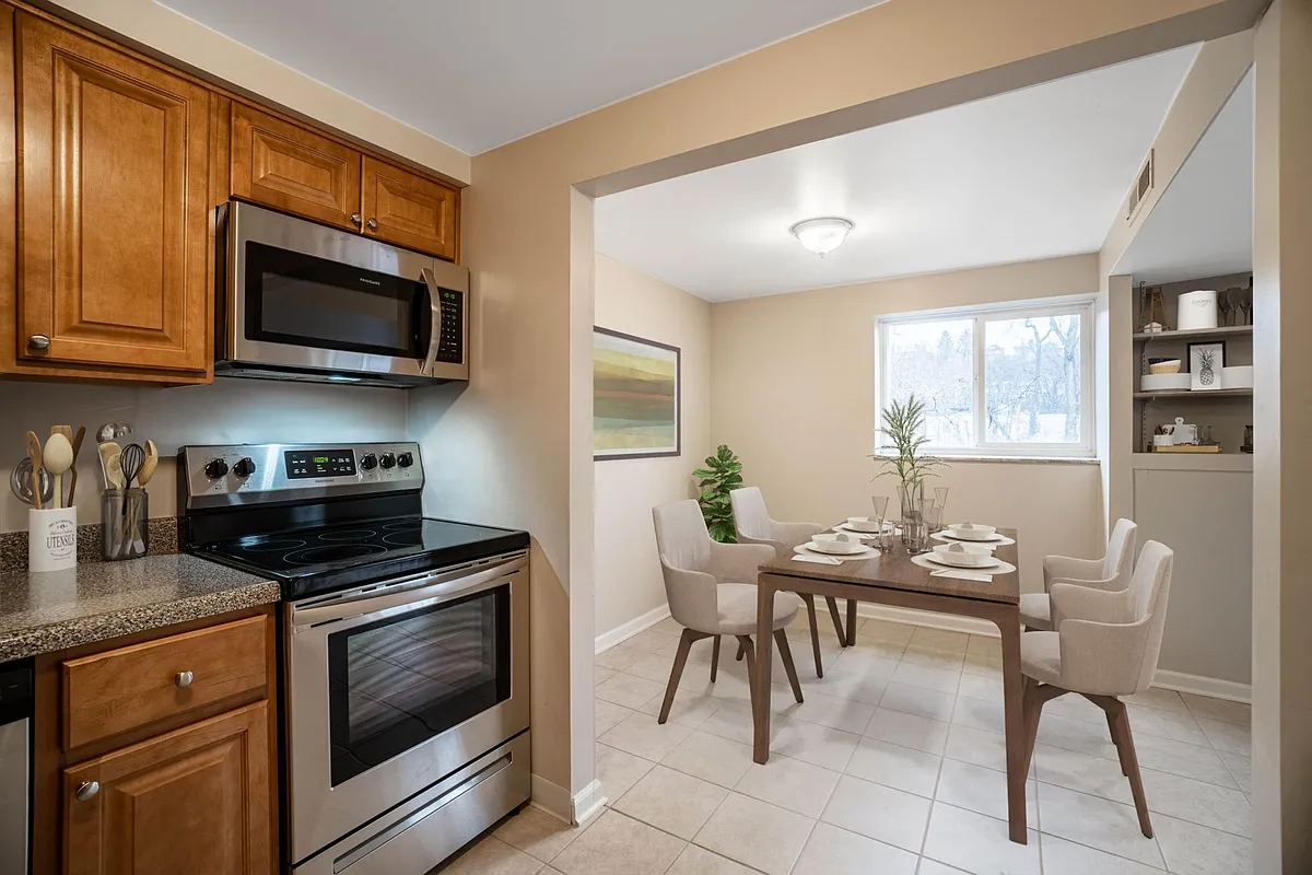 Kitchen & Dining - 112 W Prospect Ave #C5