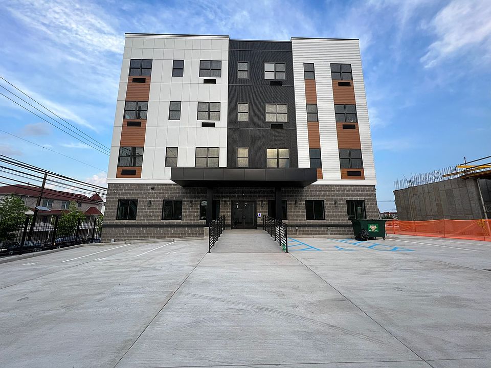 Building Photo 4
