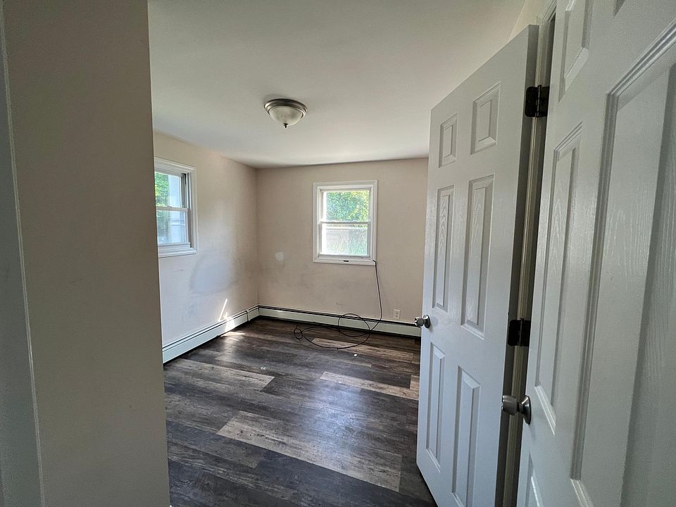 16 Bellport St Patchogue, NY, 11772 Apartments for Rent Zillow