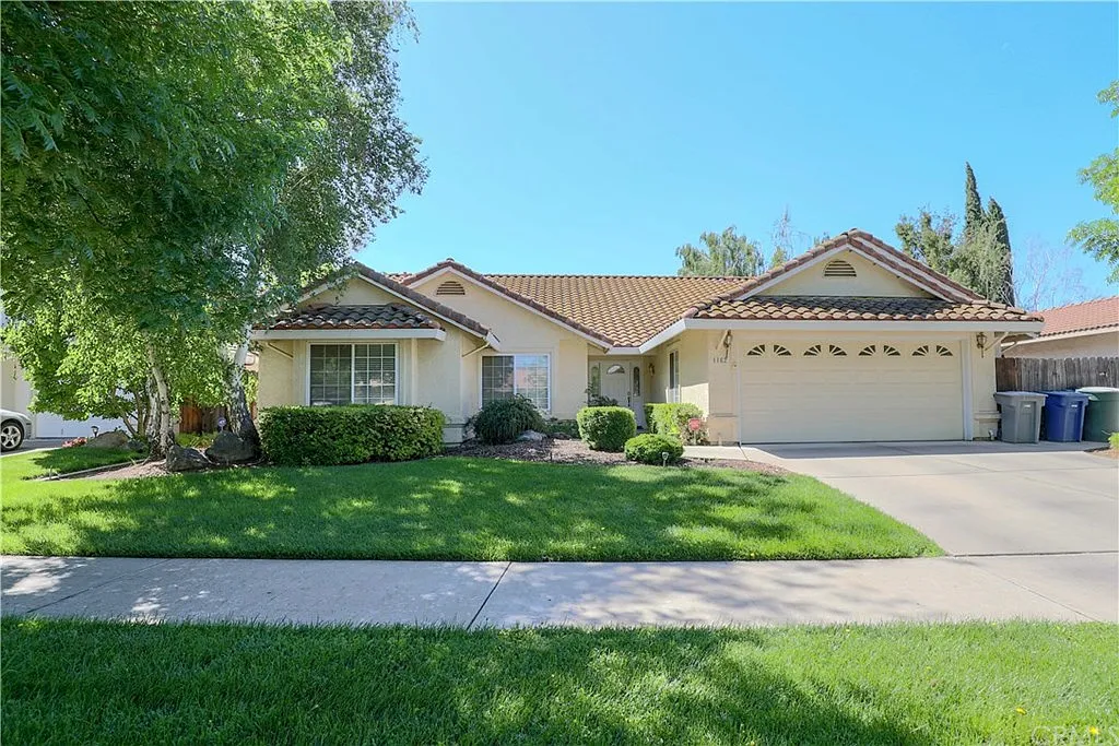 1162 W Donna Dr photo 1