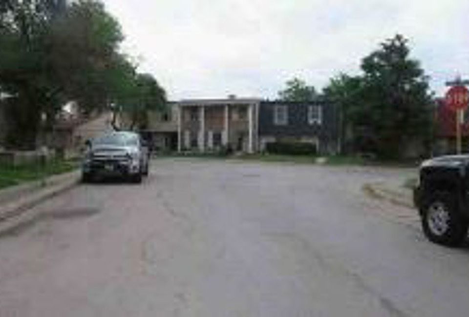 Exterior Neighborhood (street photo)