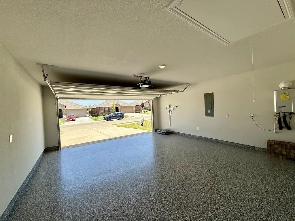 521 Bronze Cir W — Photo 3