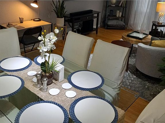 Dining for 6 / Living room / Workspace