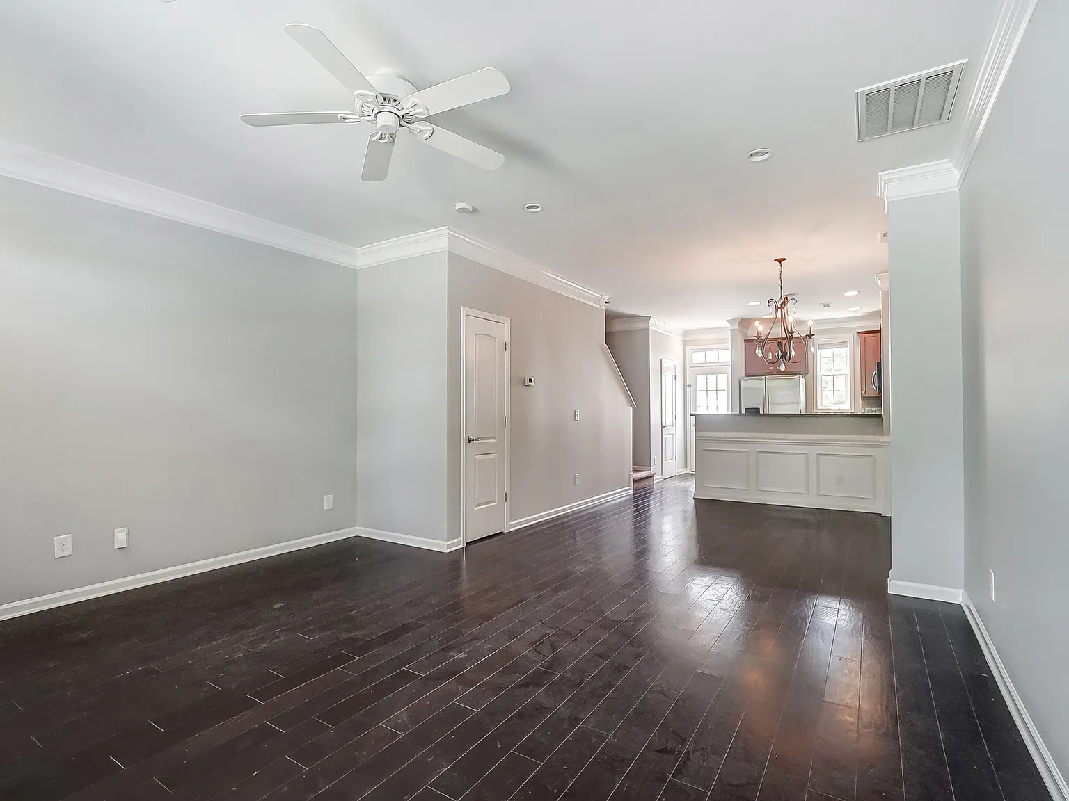 2 bed, 2.5 bath, 1400 sqft, $2,100 — Photo 2