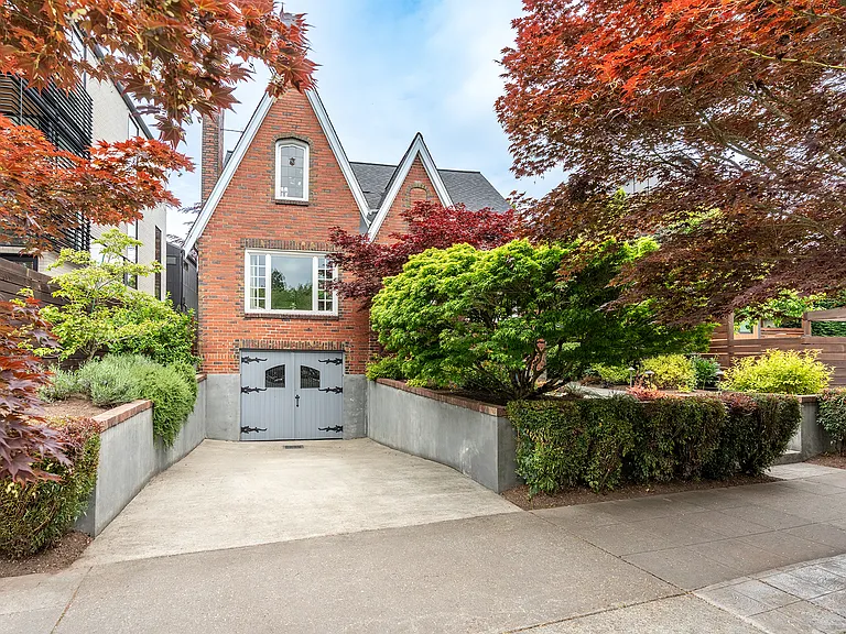 7514 E Green Lake Dr N — Photo 1