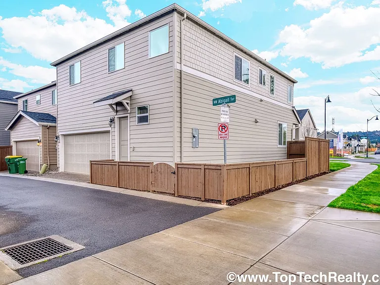 7226 NW Abigail Ter — Photo 24