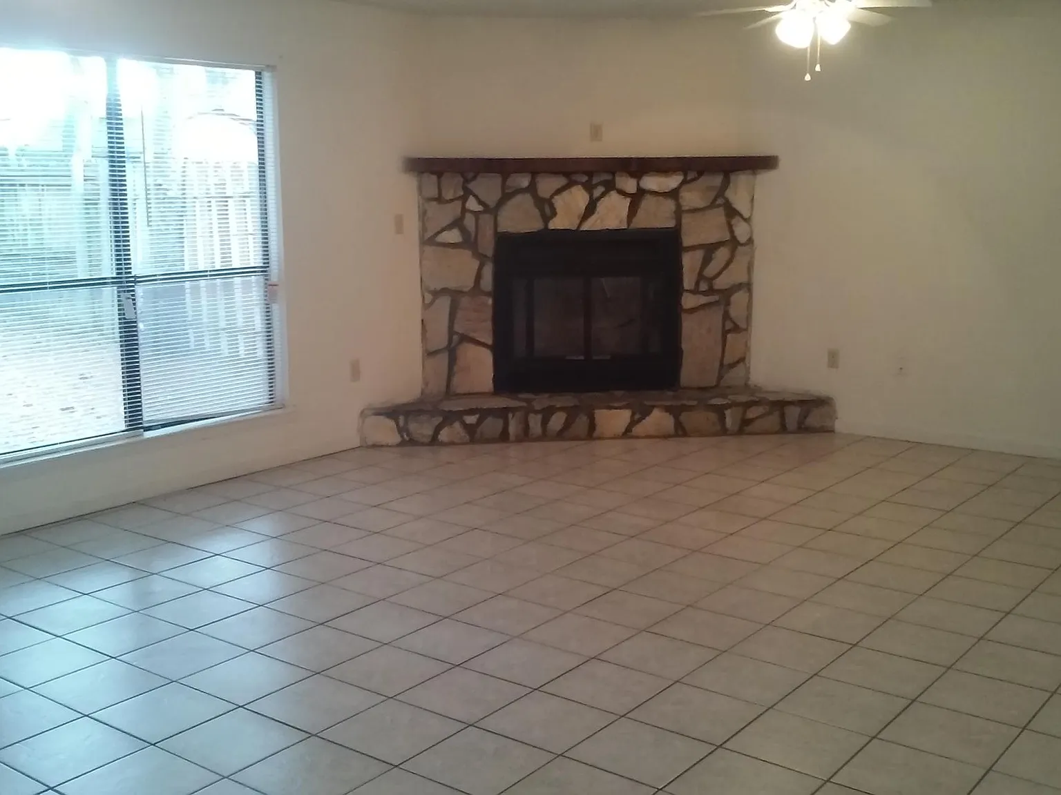 3 bed, 2.5 bath, 1610 sqft, $1,690 — Photo 2