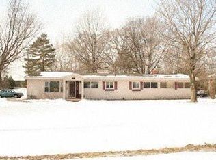 5701 Houghten St, Troy, MI 48098