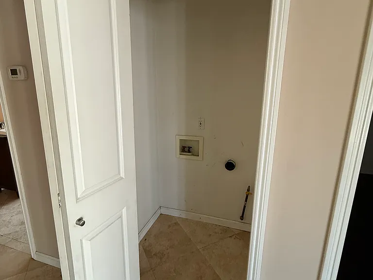 9238 Badminton Ave — Photo 5