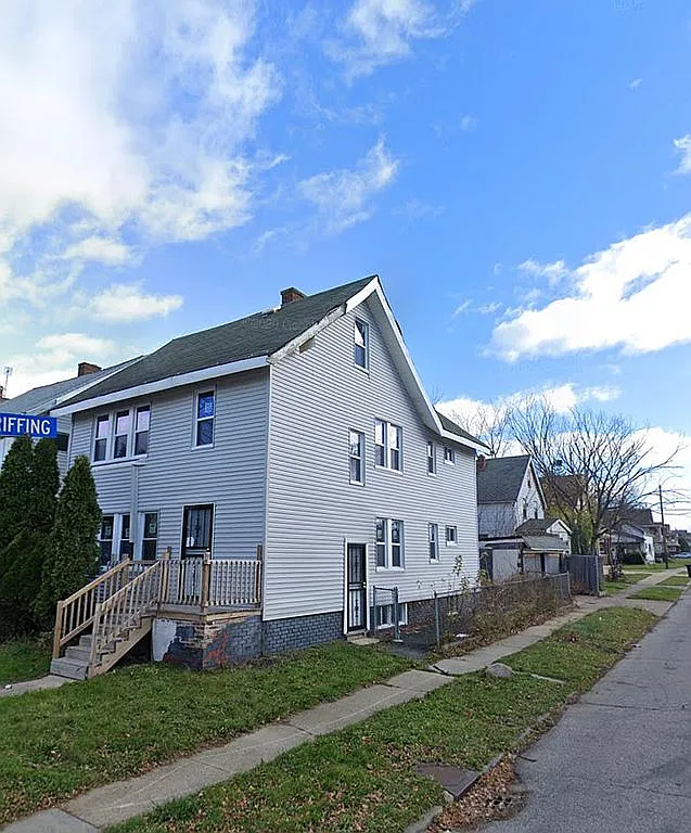 3059 E 121st St photo 1