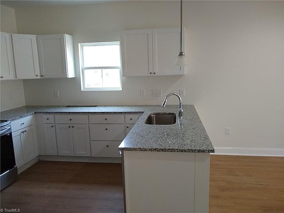 5th image of 734 Meadowgreen Village Dr