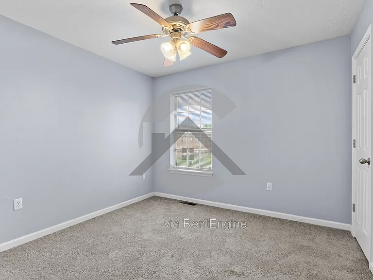 2022 Erbach St #4 — Photo 9