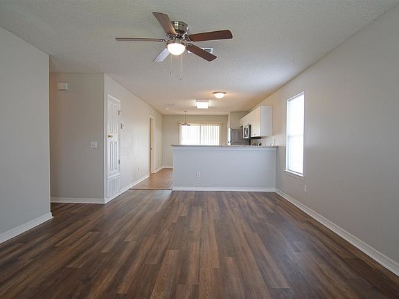4th image of 1055 Antigua Cir