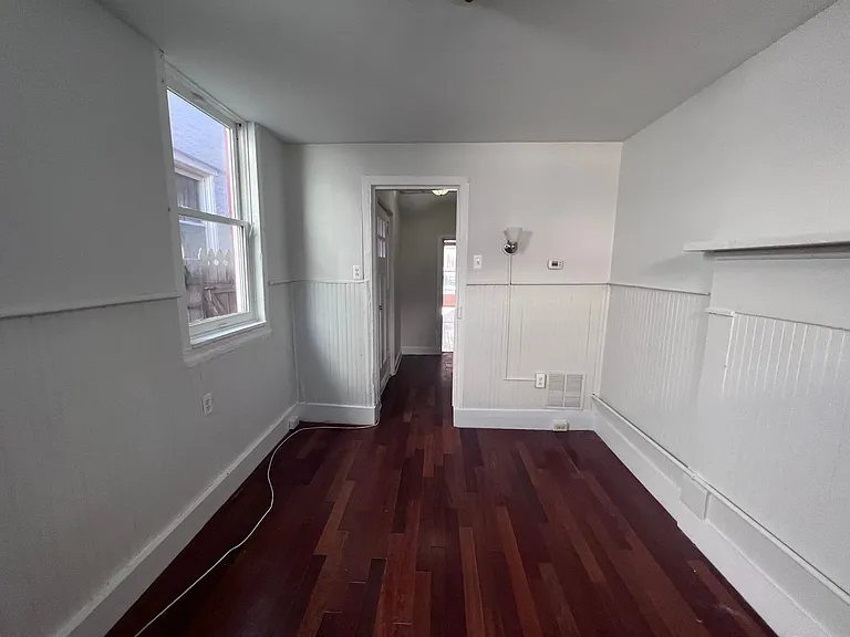 2104 Bank St — Photo 24