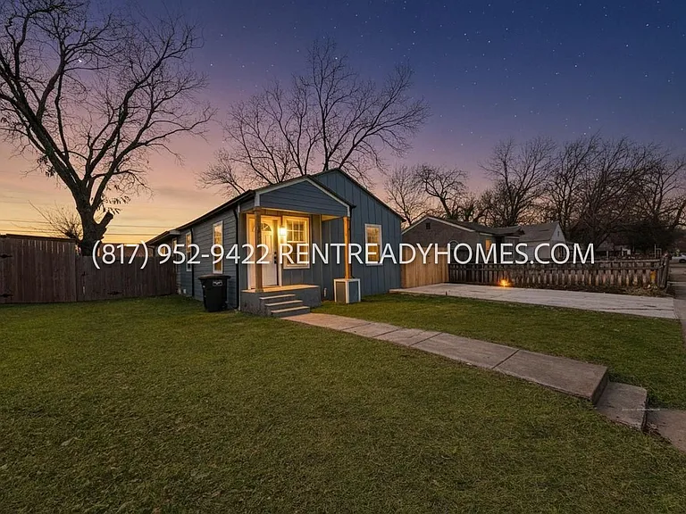 1824 Carver Ave — Photo 2
