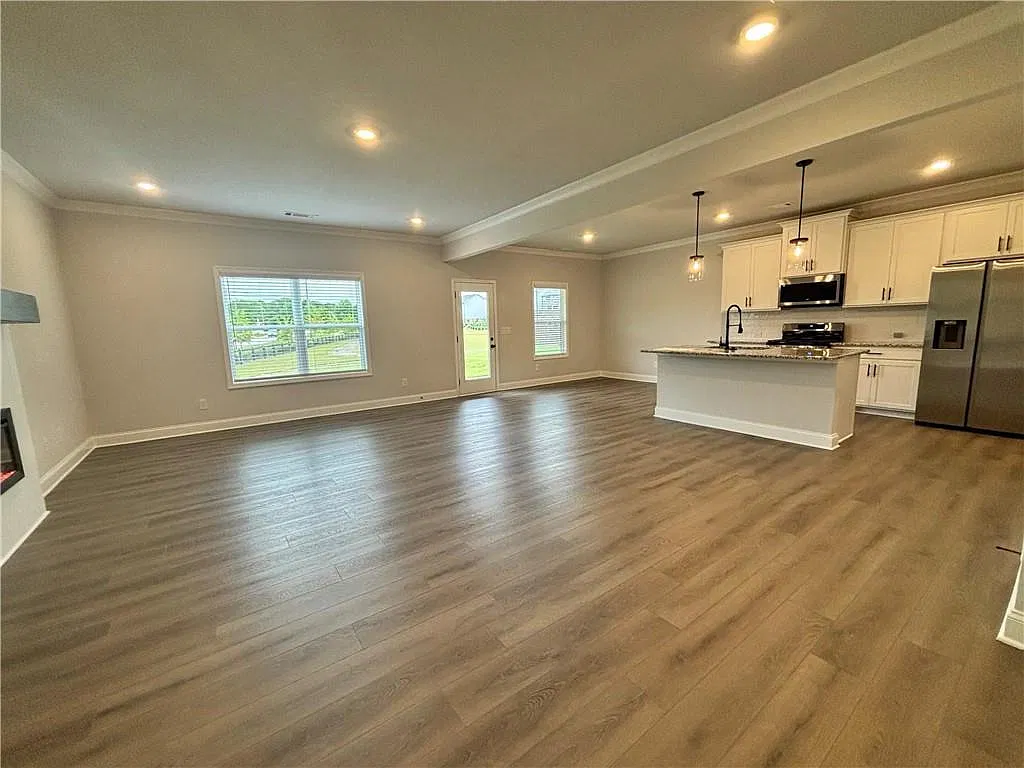 4 bed, 2.5 bath, 2250 sqft, $2,700 — Photo 3