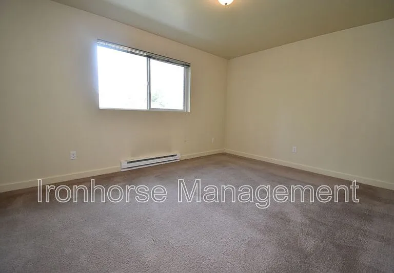 807 W Villard St #19 — Photo 13