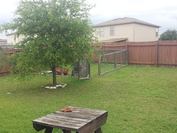 Spacious Back Yard