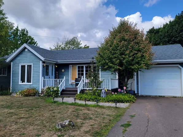 37 Colonel Gray Dr, Charlottetown, PE C1A 2S6