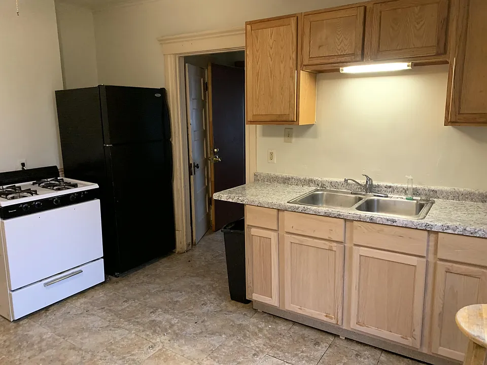 674 Jessamine Ave E #2