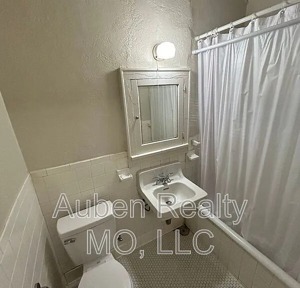 5446 Charlotte St #1F — Photo 20