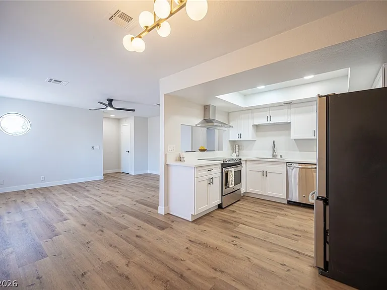 3720 Snorkel Cir #D — Photo 2