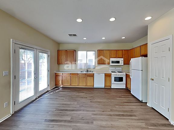 3rd image of 6345 Hamilton Grove Ave