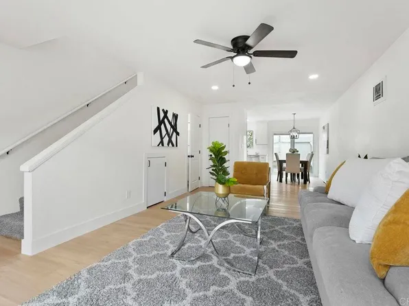 3445 Los Mochis Way, Oceanside, CA 92056