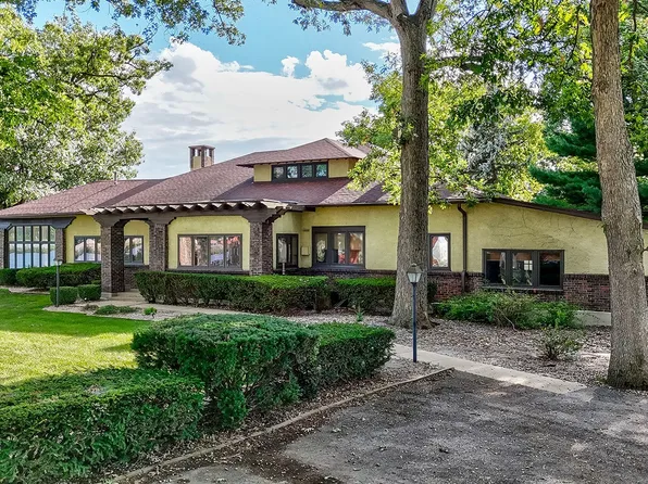 105 Leland Ln, Ottawa, IL 61350