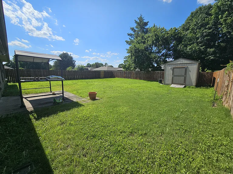 4520 Thompson St — Photo 3