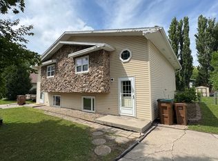 608 21st St NW, East Grand Forks, MN 56721
